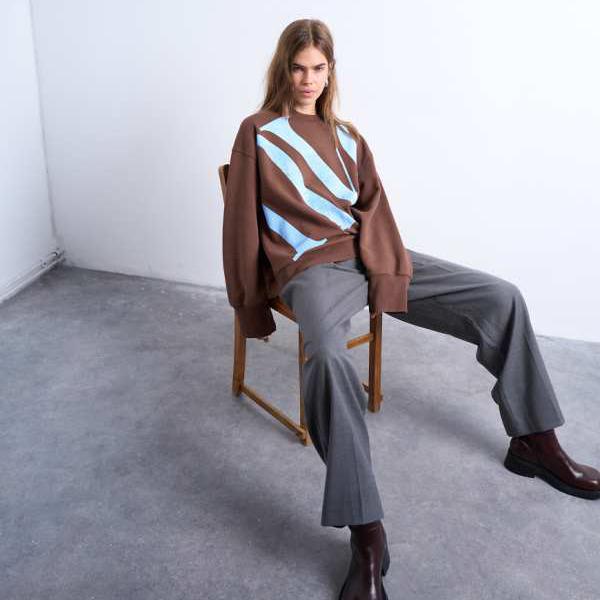 トップショップ Topshop TOPSHOP トップショップ グラフィック NYC オーバーサイズ スウェットシャツ（チョコレートブラウン） トップス レディース 女性 インポートブランド 小さいサイズから大きいサイズまで