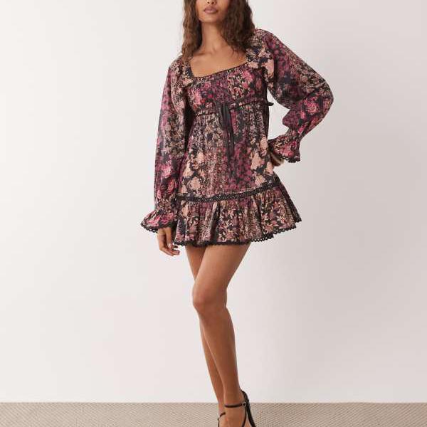 ミスセルフリッジ Miss Selfridge ミス・セルフレッジのプチサイズ、花柄パッチワークのミルクメイドスモックドレス ワンピース レディース 女性 インポートブランド 小さいサイズから大きいサイズまで
