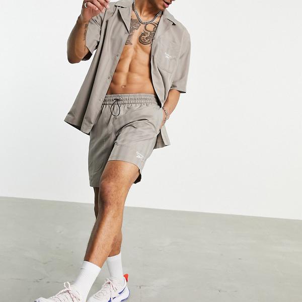 全国宅配無料 リーボック Reebok Reebokclassicsのストライプ織りショーツをベージュでコーディネート パンツ ボトム メンズ 男性 インポートブランド 小さいサイズから大きいサイズまで 60 Off Www Trailconnections Com