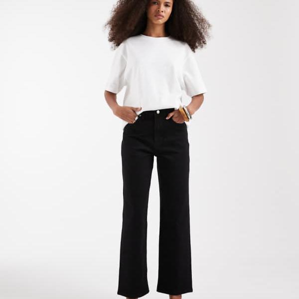 エイソス ASOS asos ASOS DESIGNのアンクル丈コンフォートストレッチストレートレッグジーンズ（ブラック） ボトム レディース 女性 インポートブランド 小さいサイズから大きいサイズまで