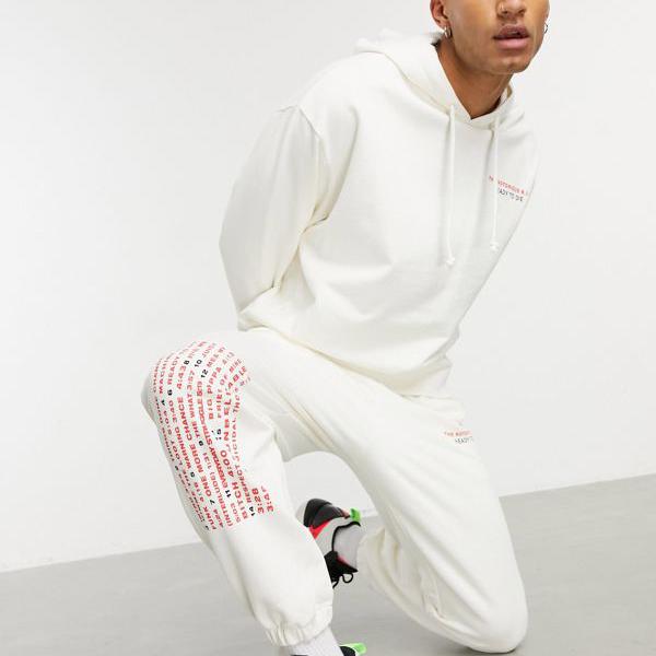 春夏新色 エイソス Asos Asos Asosdesignのコーディネイトジョガーとbiggiesmallsのプリントがベージュ色で パンツ ボトム メンズ 男性 インポートブランド 小さいサイズから大きいサイズまで 超激安 Josenopolis Mg Gov Br