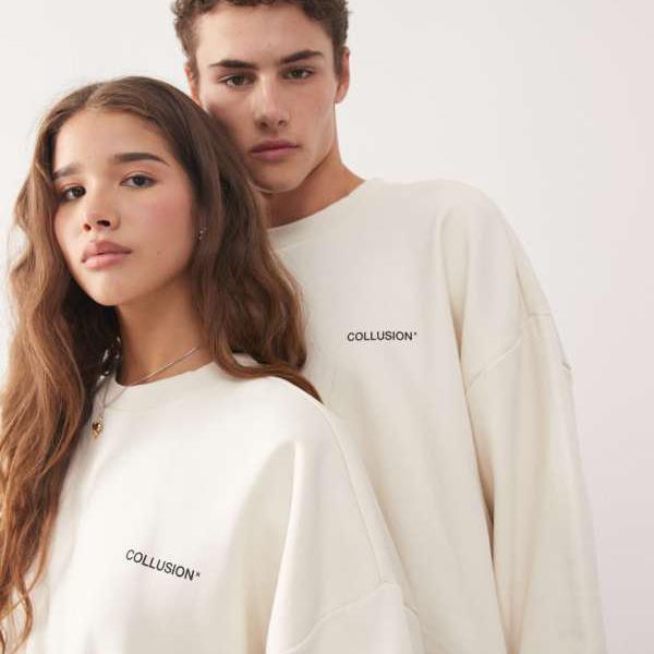コリュージョン COLLUSION collusion COLLUSION ユニセックス ボックス型スウェットシャツ（エクリュ、ロゴプリント） トップス レディース 女性 インポートブランド 小さいサイズから大きいサイズまで