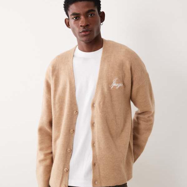エイソス ASOS asos ASOS DESIGNのオーバーサイズニットV素っ首ジレー、イペガソ刺しゅう入り口・入口、ベージュ トップス メンズ 成人男性 インポートブランド 弱められた大きさから馬鹿でかい大きさまで