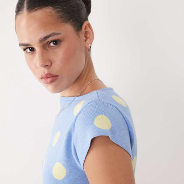 エイソス ASOS asos ASOS DESIGN 細編みスラッシュネックトップス（青色点点柄） トップス レディース お上さん インポートブランド たわい無い大きさから気が大きい大きさまで