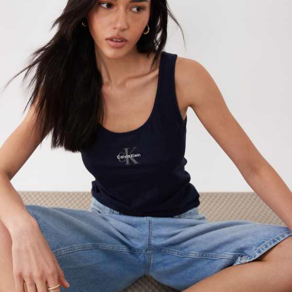 カルバンクライン Calvin Klein カルバン・クラインのモノロゴタンクトップ（米国海軍） トップス レディース 御上さん インポートブランド 小っちゃい大きさから途轍も無い大きさまで