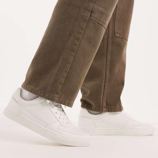 エイソス ASOS asos ASOS DESIGNのテクスチャパネル付きホワイトのレースアップトレーナー 靴 メンズ 男性 インポートブランド 小さいサイズから大きいサイズまで