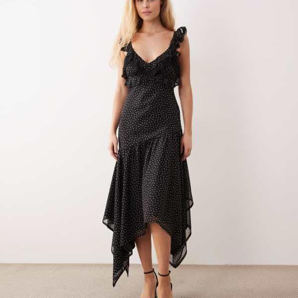 ミスセルフリッジ Miss Selfridge  ミス・セルフリッジのラッフルハンキーヘムシフォンマキシドレス（水玉模様） ワンピース レディース 女性 インポートブランド 小さいサイズから大きいサイズまで