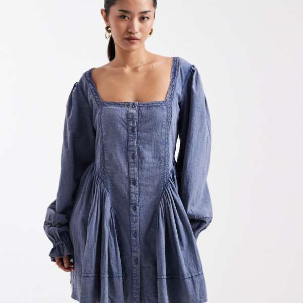 ミスセルフリッジ Miss Selfridge ミス・セルフリッジのブルーウォッシュの長袖シャンブレーミニドレス トップス レディース 女性 インポートブランド 小さいサイズから大きいサイズまで 17,292円