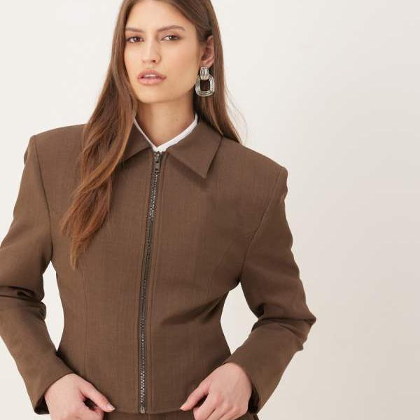 ワンダードール メイヴ テーラード ジップ スルー ショルダーパッド ディテール シャツ コーデ チョコレート トップス レディース 女性 インポートブランド 小さいサイズから大きいサイズまで|セレクトショップ Diva Closet
