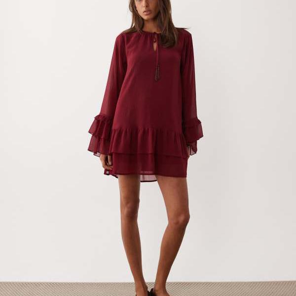 ミスセルフリッジ Miss Selfridge  ミス・セルフリッジのワインカラーのシフォンフリルミニドレス ワンピース レディース 女性 インポートブランド 小さいサイズから大きいサイズまで