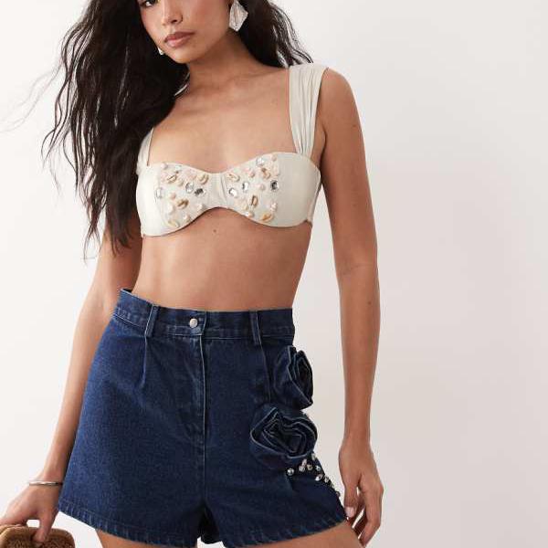 ASOS LUXE 装飾コサージュディテール付きダークウォッシュデニムショートパンツ パンツ ボトム レディース 女性 インポートブランド 小さいサイズから大きいサイズまで｜セレクトショップ　Diva　Closet