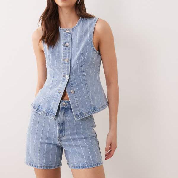 ミスセルフリッジ Miss Selfridge ミス・セルフリッジのストライプ柄デニムショートパンツ（ブルーウォッシュ） パンツ ボトム レディース 女性 インポートブランド 小さいサイズから大きいサイズまで