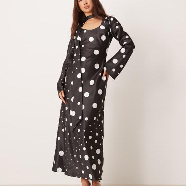 エイソス ASOS asos ASOS DESIGN Vネック スカーフディテール ロングスリーブ マキシドレス（ブラック スポットプリント） トップス レディース 女性 インポートブランド 小さいサイズから大きいサイズまで