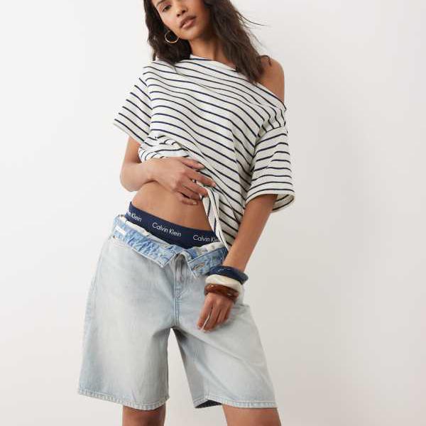 カルバンクラインジーンズ Calvin Klein Jeans カルバン・クライン・ジーンズのライトウォッシュブルーのバミューダさる股引き ズボン下 下つ方 レディース 成人女性 インポートブランド 弱められた大きさから馬鹿でかい大きさまで