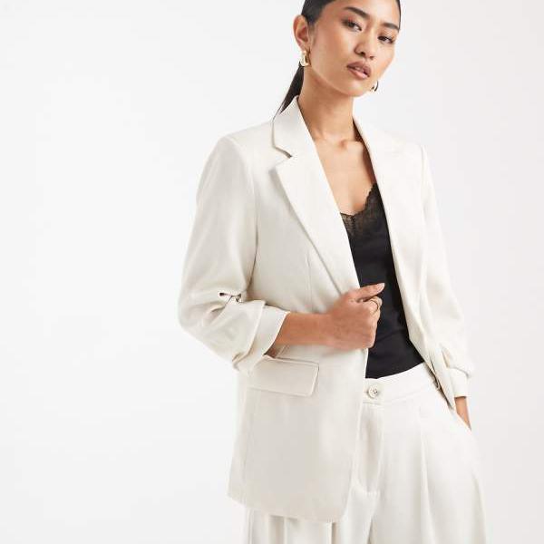 ヴェロモーダ Vero Moda Vero Moda シャーリングスリーブ ブレザー コーディネート (バーチ材) アウター レディース 女性 インポートブランド 小さいサイズから大きいサイズまで 18,177円