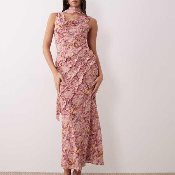 プリティーラビッシュ Pretty Lavish ベリーのアブストラクトプリントが美しい、Pretty Lavish のスカーフフリル スプリットフロント マキシドレス ワンピース レディース 女性 インポートブランド 小さいサイズから大きいサイズまで