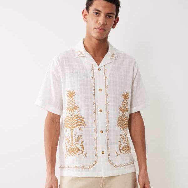 エイソス ASOS asos ASOS DESIGNのリラックス感のある質感のシャツ（白地に刺繍入り） トップス メンズ 男性 インポートブランド 小さいサイズから大きいサイズまで