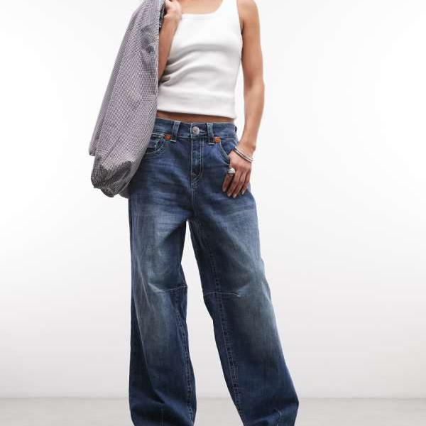 True Religion トゥルーレリジョン トゥルー・レリジョン ベイリーバレルジーンズ ダークウォッシュブルー ズボン下 下つ方 レディース 成人女性 インポートブランド 弱められた大きさから馬鹿でかい大きさまで