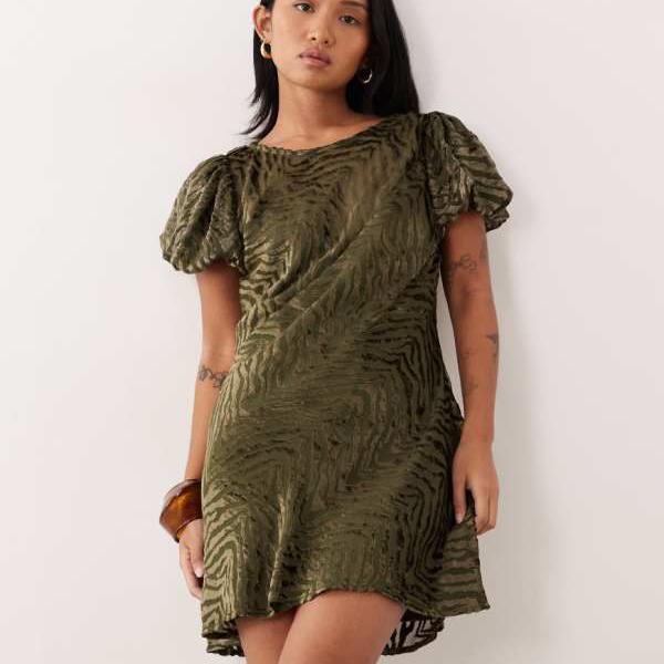 エイソス ASOS asos ASOS DESIGN プチベルベットアニマルバーンアウトパフスリーブミニドレス（オリーブ） ワンピース レディース 女性 インポートブランド 小さいサイズから大きいサイズまで