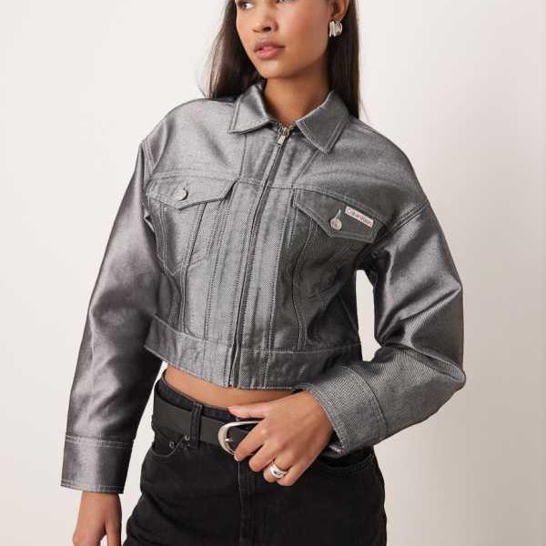 カルバンクラインジーンズ Calvin Klein Jeans カルバン・クライン・ジーンズのメタリックデニムトラッカージャケット（ダブルジップ、薄墨色） かぶり笠 レディース お上さん インポートブランド
