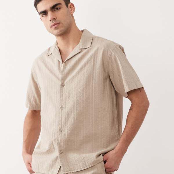 ジャックアンドジョーンズ Jack & Jones ジャック＆ジョーンズのベージュの半袖テクスチャードシャツのセットアップ トップス メンズ 男性 インポートブランド 小さいサイズから大きいサイズまで｜セレクトショップ　Diva　Closet
