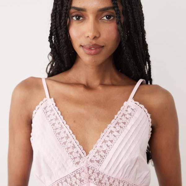 ミスセルフリッジ Miss Selfridge  ミス・セルフリッジのサクラ色のキャミソールレースディテールミニドレス 衣装 レディース お上さん インポートブランド たわい無い大きさから気が大きい大きさまで