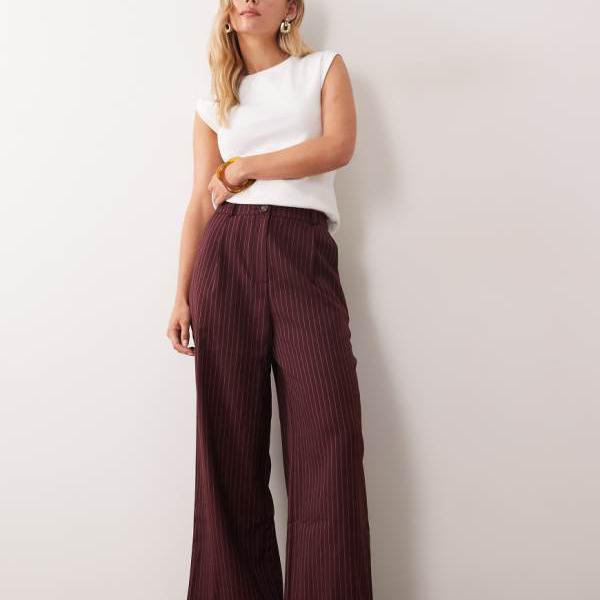 ミスセルフリッジ Miss Selfridge  ミス・セルフリッジ プチサイズ ピンストライプパンツ（バーガンディ） 下つ方  ズボン下 レディース 成人女性 インポートブランド 弱められた大きさから馬鹿でかい大きさまで