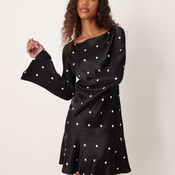 エイソス ASOS asos ASOS DESIGNのフレアスリーブサテンミニドレス（ブラックベースのポルカ柄） ワンピース レディース 女性 インポートブランド 小さいサイズから大きいサイズまで