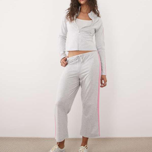 エイソス ASOS asos ASOS DESIGNのグレーマール地にさくら色の対照縞模様が入ったカプリ丈ジョガーパンツ ズボン下 下つ方 レディース 亭主もち インポートブランド ごく小さい大きさから大層らしい大きさまで
