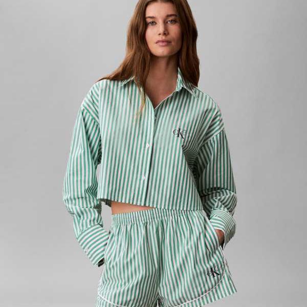 カルバンクライン Calvin Klein カルバン・クラインのロゴ入りセットアップ、グリーンストライプのクロップドポプリンシャツ トップス レディース 女性 インポートブランド 小さいサイズから大きいサイズまで|セレクトショップ Diva Closet