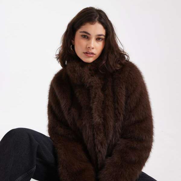 ヴェロモーダ Vero Moda ヴェロモーダの超ソフトフェイクファーショートコート（チョコレート） パンツ ボトム レディース 女性 インポートブランド 小さいサイズから大きいサイズまで