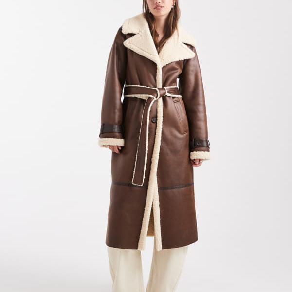 ミスセルフリッジ Miss Selfridge ミスセルフリッジのスエード調ボルグベルト付きラップコート（チョコレート） アウター レディース 女性 インポートブランド 小さいサイズから大きいサイズまで