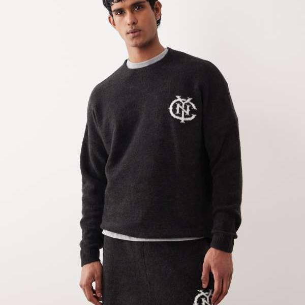 エイソス ASOS asos ASOS DESIGNのオーバーサイズ コーディニット ジャンパー(NYC 胸ロゴ入り、ウォッシュドブラック) トップス メンズ 男性 インポートブランド 小さいサイズから大きいサイズまで