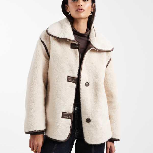 ニュールック New Look ニュールックのクリーム色のボンデッドフェイクファージャケット アウター レディース 女性 インポートブランド 小さいサイズから大きいサイズまで