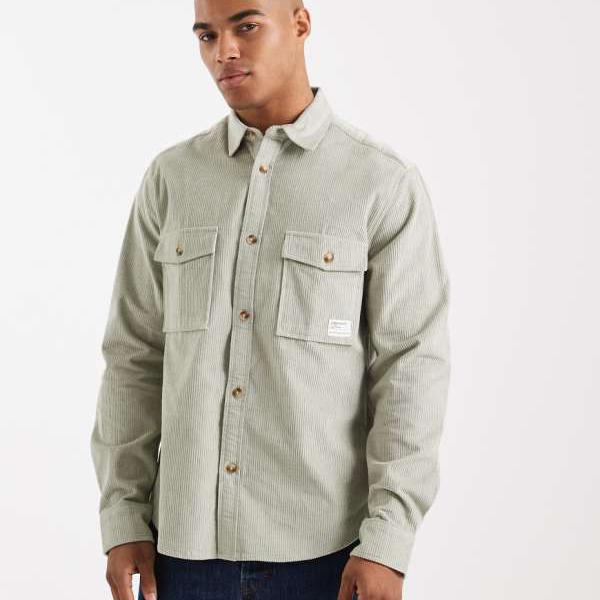 エイソス ASOS asos ASOS DESIGN コーデュロイオーバーシャ??ツ、ワークウェアバッジ付き、セージグリーン トップス メンズ 男性 インポートブランド 小さいサイズから大きいサイズまで