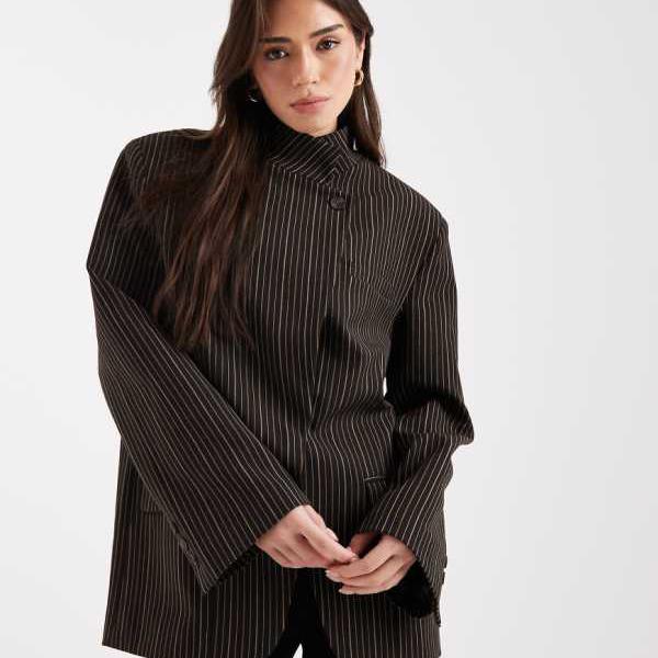 エイソス ASOS asos ASOS DESIGN ラップフロントオーバーサイズブレザー（ブラウンピンストライプ） アウター レディース 女性 インポートブランド 小さいサイズから大きいサイズまで