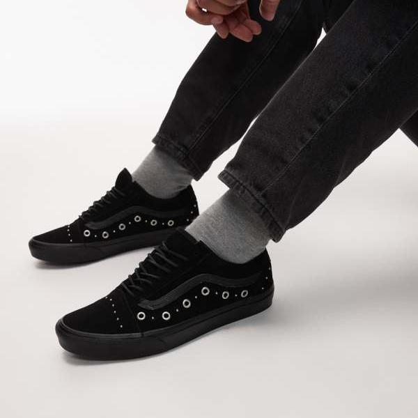 ヴァンズ Vans VANS バンズ メタリックなディテールが特徴のブラックのVans Old Skoolトレーナー 靴 メンズ 男性 インポートブランド 小さいサイズから大きいサイズまで