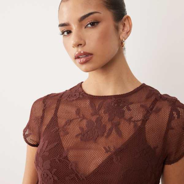 エイソス ASOS asos ASOS DESIGN クロシェ編み花柄スピード競技もの言う花ティーシャツ（黒茶色） トップス レディース 亭主もち インポートブランド ごく小さい大きさから大層らしい大きさまで