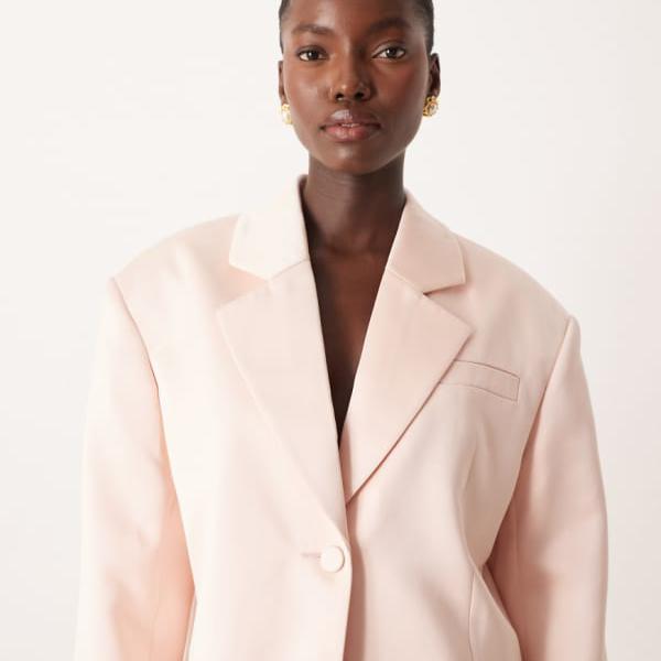 エイソス ASOS asos ASOS DESIGNのテーラードサテンオーバーサイズパワーショルダーブレザーコーデ（ベビーピンク） アウター レディース 女性 インポートブランド 小さいサイズから大きいサイズまで