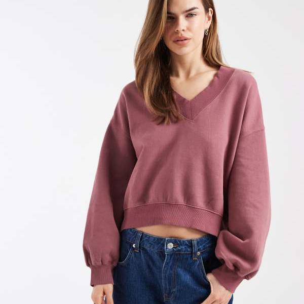 リーバイス Levi's リーバイスのベリーレッドのゆったりとしたVネックのスウェットシャツ トップス レディース 女性 インポートブランド 小さいサイズから大きいサイズまで 24,293円