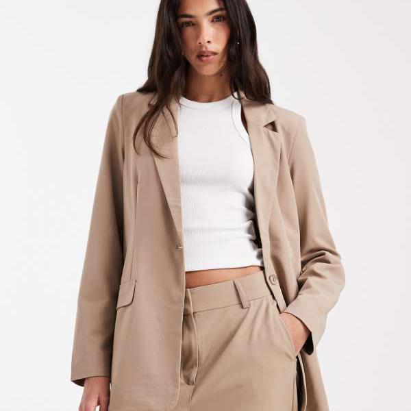 ヴェロモーダ Vero Moda Vero Modaのルーズフィットテーラードブレザーコーデ（ベージュ） アウター レディース 女性 インポートブランド 小さいサイズから大きいサイズまで｜セレクトショップ　Diva　Closet