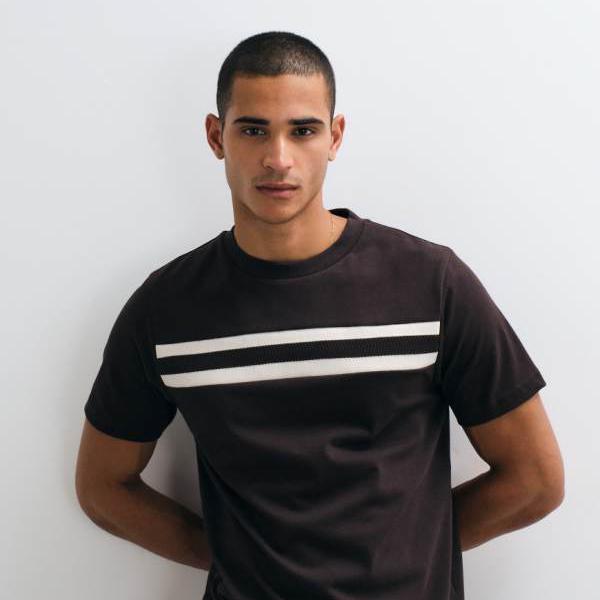 エイソス ASOS asos ASOS DESIGNのヘビーウェイトレギュラーフィットTシャツ。ブラウンのコントラストカラーの縁取り入り。 トップス メンズ 男性 インポートブランド 小さいサイズから大きいサイズまで｜セレクトショップ　Diva　Closet