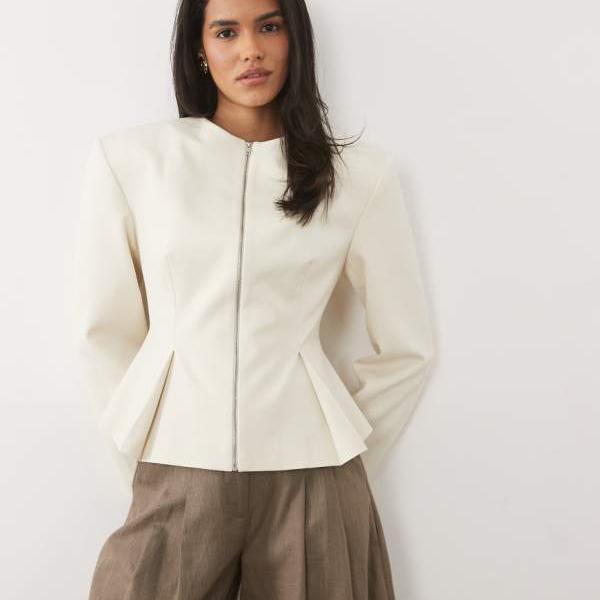 ミスセルフリッジ Miss Selfridge ミス・セルフリッジのテーラードパワーショルダーペプラムブレザー（アイボリー） アウター レディース 女性 インポートブランド 小さいサイズから大きいサイズまで｜セレクトショップ　Diva　Closet