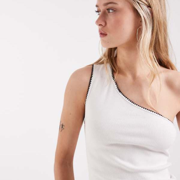 エイソス ASOS asos ASOS DESIGN 肋筋編みワンショルダーベスト、ブランケットステッチディテール、皮膚軟化剤色 トップス レディース 成人女性 インポートブランド 弱められた大きさから馬鹿でかい大きさまで