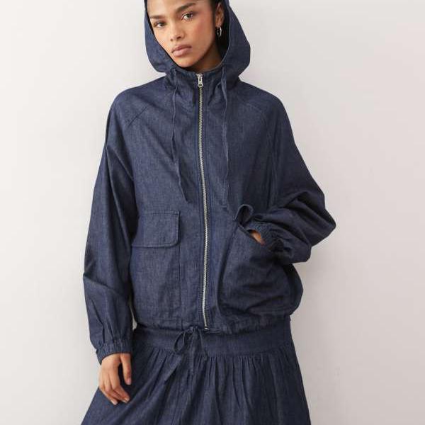 リクレイムドヴィンテージ Reclaimed Vintage インディゴウォッシュのヴィンテージインディゴデニムフード付きジップスルージャケットコーデ アウター レディース 女性 インポートブランド 小さいサイズから大きいサイズまで