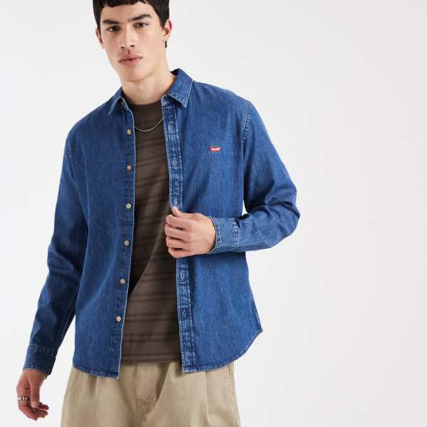 リーバイス Levi's リーバイスのロゴアイコン入りデニムシャツ（ミッドブルー） トップス メンズ 男性 インポートブランド 小さいサイズから大きいサイズまで｜セレクトショップ　Diva　Closet