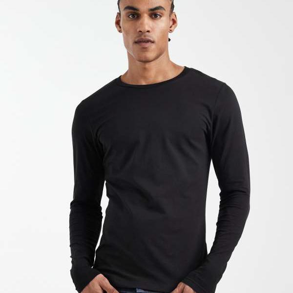 ジャックアンドジョーンズ Jack & Jones ジャック＆ジョーンズ マッスルフィット ロングスリーブTシャツ（ブラック） トップス メンズ 男性 インポートブランド 小さいサイズから大きいサイズまで