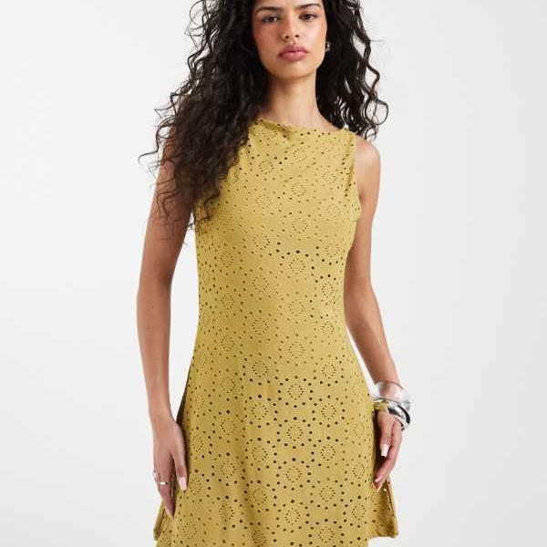 ヴェロモーダ Vero Moda Vero Modaのジャージー素材、花柄刺繍入りノースリーブミニドレス（ウィローグリーン） ワンピース レディース 女性 インポートブランド 小さいサイズから大きいサイズまで