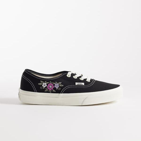 ヴァンズ Vans VANS バンズ 花柄の刺しゅうが施された黒いことのVans Authenticスニーカー 靴 レディース お上さん インポートブランド 小っちゃい大いさから馬鹿でかい大いさまで