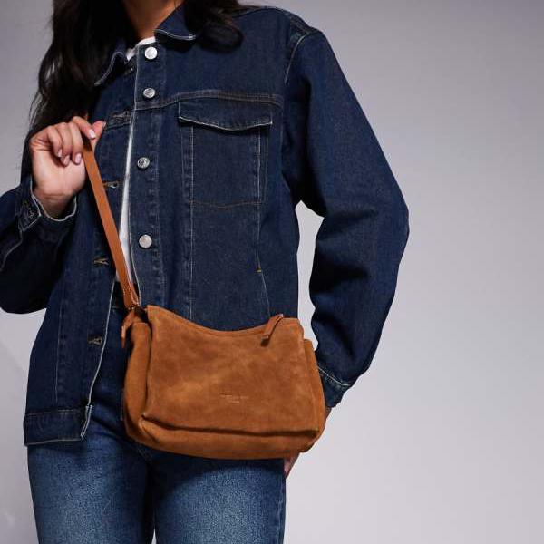 リバーアイランド River Island RIVER ISLAND リバーアイランド ソフト スラウチ レザー クロスボディバッグ（スエード） 鞄 レディース 女性 インポートブランド